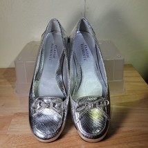 Womans Classic Elements Silver Faux Snakeskin Loafer Size 9 - $18.23