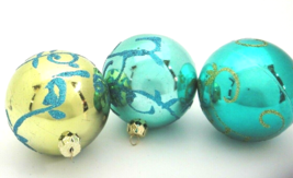 Vintage Round Ball Christmas Ornaments Lot of 3 Aqua Gold Glitter 2.5&quot; Plastic - £4.23 GBP