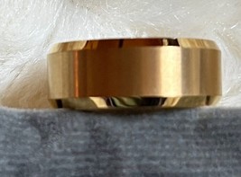 Tungsten Carbide Men&#39;s Ring 8MM 18K Gold Plated Beveled Edges Sz 7.5 - £19.74 GBP