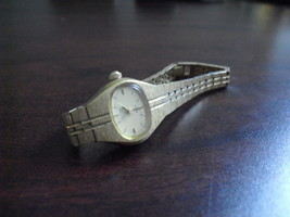 Vintage Gold Tone Metal Citizen Quartz Seven Womens Watch - £17.20 GBP