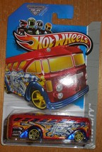 New Hot Wheels 2013 HW City &#39;Surfin School Bus On Sealed Card 31/258 - £5.49 GBP