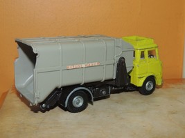 Meccano Ltd England Dinky Toys Yellow / Green Bedford Refuse Wagon Die-Cast - $15.29
