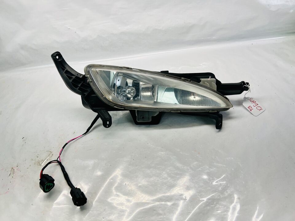 922022T0 2011 2012 2013 KIA OPTIMA FRONT RIGHT OEM FOG LIGHT - $40.00