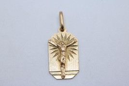 Vintage 14K Yellow Gold Jesus Crucifix Oval Amulet Charm Pendant Religious 1.7g - £102.92 GBP