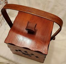 FIVE STARS ABOVE THE EAGLE EMBLEM ON WOOD BOX WITH LID & HANDLE image 3