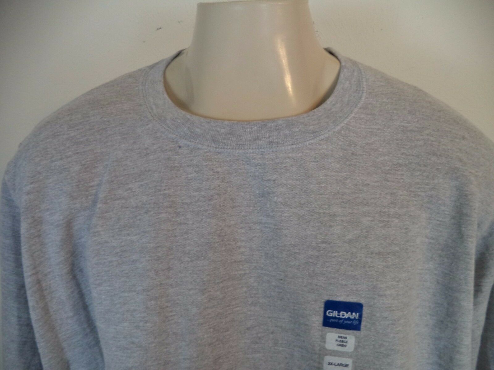 Men&#39;s Gray Gildan Fleece Crew Sweatshirt. 2XL. 50% Cotton/ 50% Polyester - $17.82