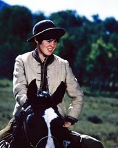 Kim Darby as young Mattie Ross on horseback 1969 True Grit 16x20 poster - £19.54 GBP