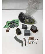 Railroad Train Miniatures Buildings Coal People Outhouse Fire Hydrant KG - $216.57 MXN