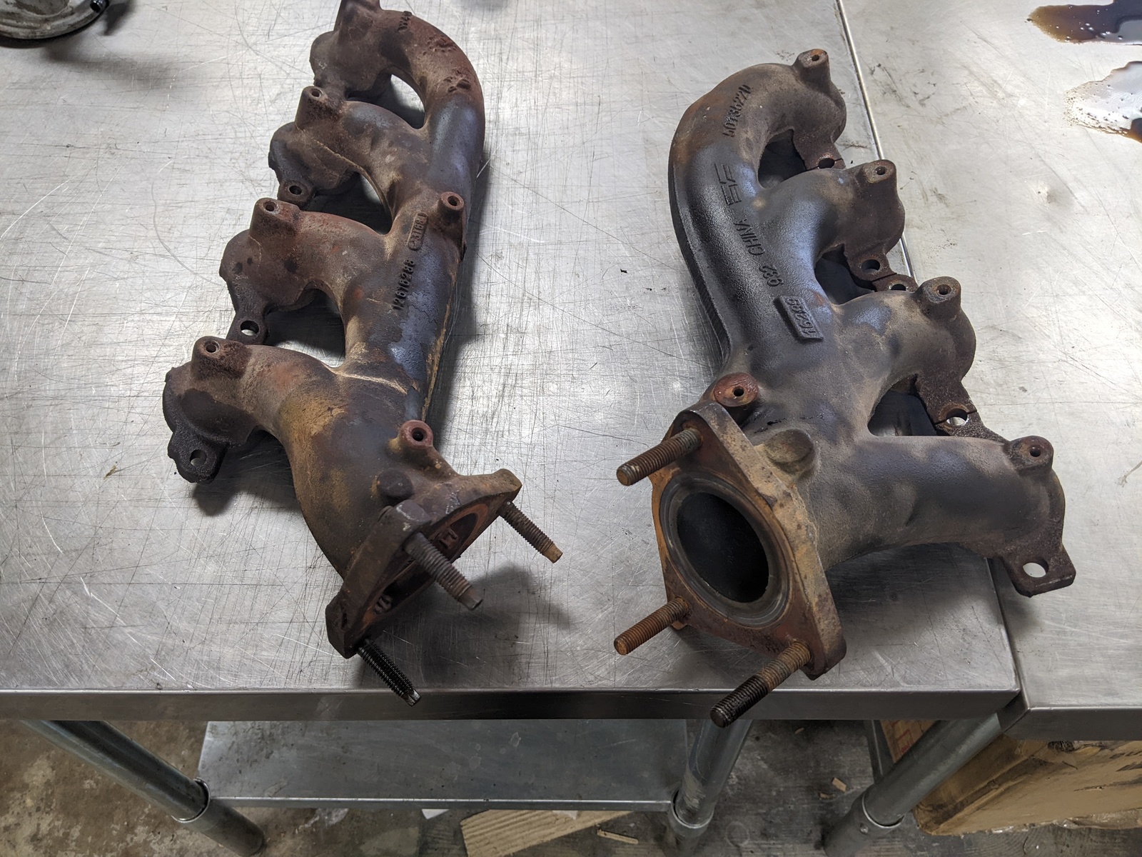 Exhaust Manifold Pair Set For 02-14 GMC Yukon Denali 6.2 12616288 Item image 7