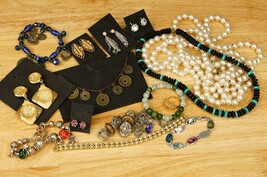 Vintage Mixed Estate Clear Out Dealer Lot Costume Jewelry Necklaces Earr... - €30,09 EUR