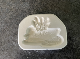 Duck in the Reeds Open Pour Ceramic Mold #M-219 - $47.05 MXN