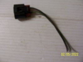 1993 1994 1995 1996 LINCOLN MARK VIII 8  HEADLIGHT  1  Plug Socket OEM USED - $32.82