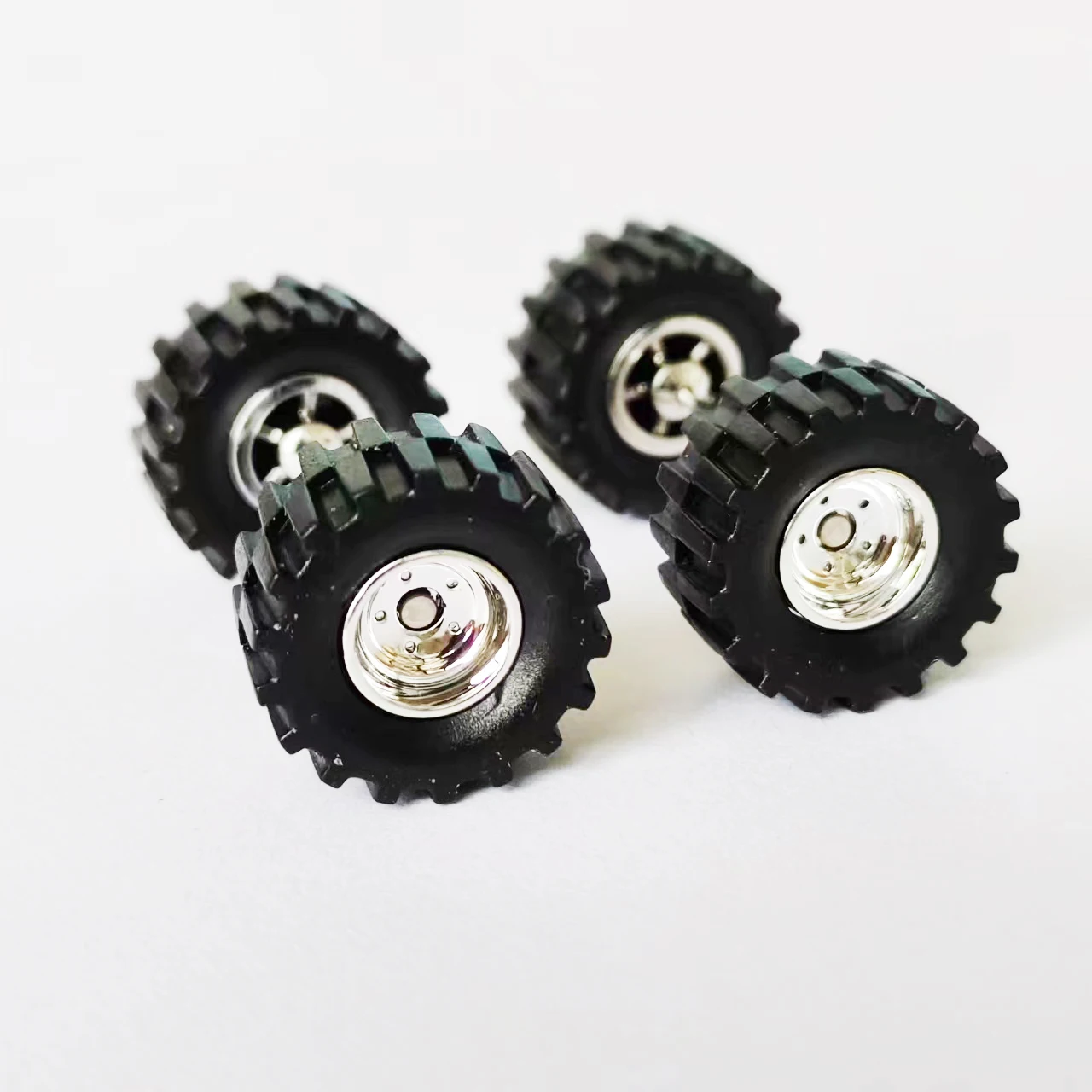 1/64 Off-Road Wheels 15mm or Removable Rubber Tires ORM Series -5-dots chrome - £4.63 GBP