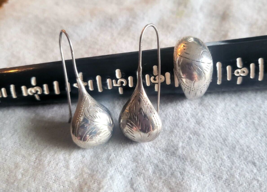 Vintage Sterling Silver TearDrop Earrings and Domed Ring Sz 7 Set Diamon... - $452.56 MXN