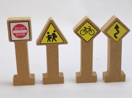 Thoma & Friends Doug & Melissa Wooden Train Track Sign Replacement Set Set of 4 - £4.66 GBP