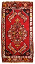 Handmade vintage Turkish Yastik rug 1.6&#39; x 3.1&#39; (50cm x 96cm) 1960s - 1C651 - $156.41