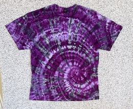NEW Gilden Women’s Dark Purple Gray Ice Spiral Tie Dye Short Sleeve Shir... - €21,09 EUR NEW Gilden Women’s Dark Purple Gray Ice Spiral Tie Dye Short Sleeve Shir... - €21,09 EUR