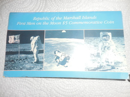 1st Men On The Moon $5 Marshall Island Commemorative Coin 1989 W/Card Mint Coin - £7.51 GBP