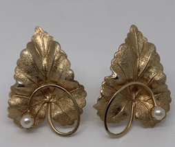 Patent 156432 (Coro?) Faux Pearl Leaf Clip Earrings Gold-tone - £11.17 GBP