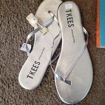 NEW TKEES Blink Metallic Silver Shimmer Highlighters Flip Flop Sandals Strap  11 - £29.67 GBP