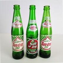 Set 3 Vintage 1960s Gold-en Girl Sun-drop Cola ACL 9oz Green Glass Soda ... - €27,47 EUR