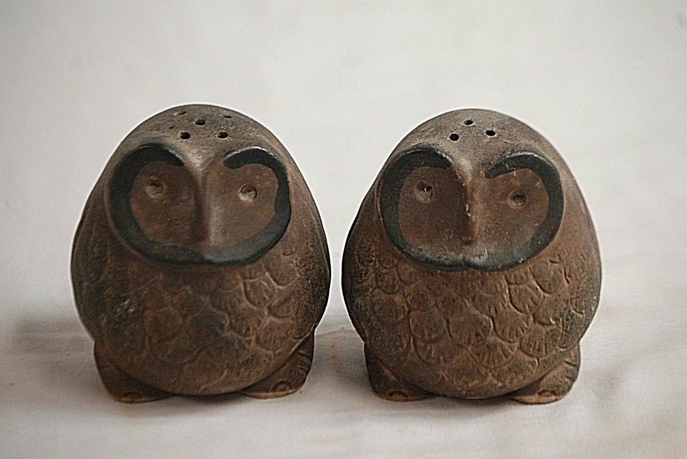Vintage Primitive Bisque Night Owls Salt &amp; Pepper Shaker Set Kitchen Tab... - $16.82