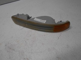 2004 GMC Yukon Right RH Passenger side Turn Signal Light - $32.98