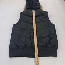 GAP Vest Women’s Black Medium Puffer Removeable Hoodie Primaloft Zip Up Pockets image 7