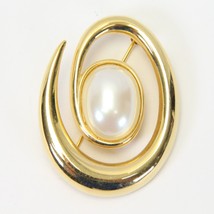 Vintage Monet Faux Pearl Gold Tone Swirl Brooch Pin Signed  1.8&quot; H x 1.4&quot; W - $165.16 MXN