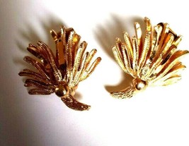 Vintage Gold Tone ,Coro Palm Frond Clip On Earrings ,Signed - £13.57 GBP