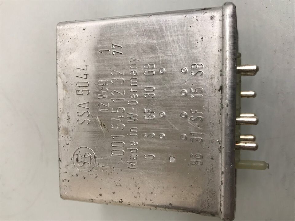 1972 - 1989 Mercedes R107 450SL Heated Seat Relay Seat Belt Warning Module - $25.73