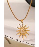 Gold Sun Shaped Pendant Necklace - $72.36 MXN