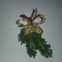 Vintage Gerry&#39;s gold tone Christmas pine cone bouquet w/ bow brooch pin - £9.80 GBP