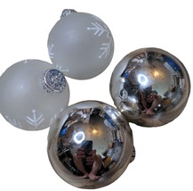 VTG 4 Pc G&amp;D Glass Christmas Ornament Lot Silver x2 Frosted SNOWFLAKE x2 3&quot; - £11.92 GBP