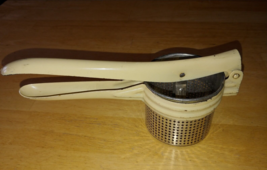 VINTAGE HANDY THINGS METAL BEIGE HAND-HELD RICER-GREAT USED-SOME WEAR ON... - £8.84 GBP