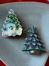 Lot of 2 Enamel &amp; Goldtone &amp; Plastic Christmas Tree Holiday Pin Brooch w Possibi - £7.63 GBP