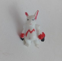 Vintage RL Pokemon Closed Claws Zangoose 1&quot; Collectible Mini Figure - £11.62 GBP