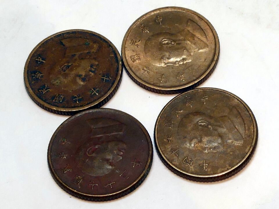 Pack of 4 lot Taiwan 1 Yuan Coin (Bronze) Chiang Kai-shek - $8.84