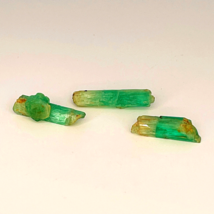 4.61 ctw UNTREATED Emerald Crystals Bright Green, Gem Report, Make offer! - $1,667.65