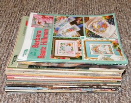 Lot 56 Leisure Arts Cross Stitch Books Booklets Leaflets Patterns Vintag... - $69.29