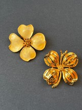 Vintage Lot of Ridged Goldtone &amp; Cream Enamel DOGWOOD Flower Brooch Pin – - £10.46 GBP