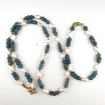 Ensemble collier et bracelet perles de verre africaines et perles d&#39;eau... - $21.84