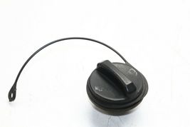 2001-2005 CHEVROLET SILVERADO 6.6L DIESEL FUEL CAP P8904 image 3