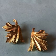 Vintage Etched Goldtone Spikey Leaf Clip Earrings – 1 x 1 and 1/8th’s inches –  - £9.63 GBP