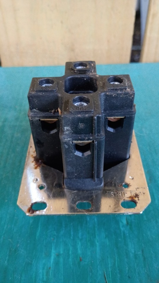 Hubbell Wiring Device-Kellems Hbl9430a Straight Blade Receptacle, 14-30R 30 Amps Item image 3