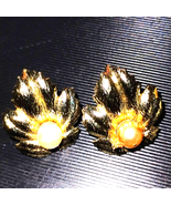 Dainty vintage Golden leaf with pearl brooches - $444.42 MXN