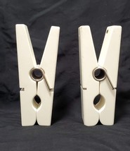 Vtg Jumbo Giant Clothespin Paper Clip Desktop Note Recipe Holder Kitchen Paperwe - £41.07 GBP