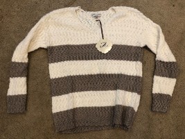 Women&#39;s V-Neck Eyelash Striped Pullover Sweater Knox Rose Gray White Size M NEW - £14.93 GBP