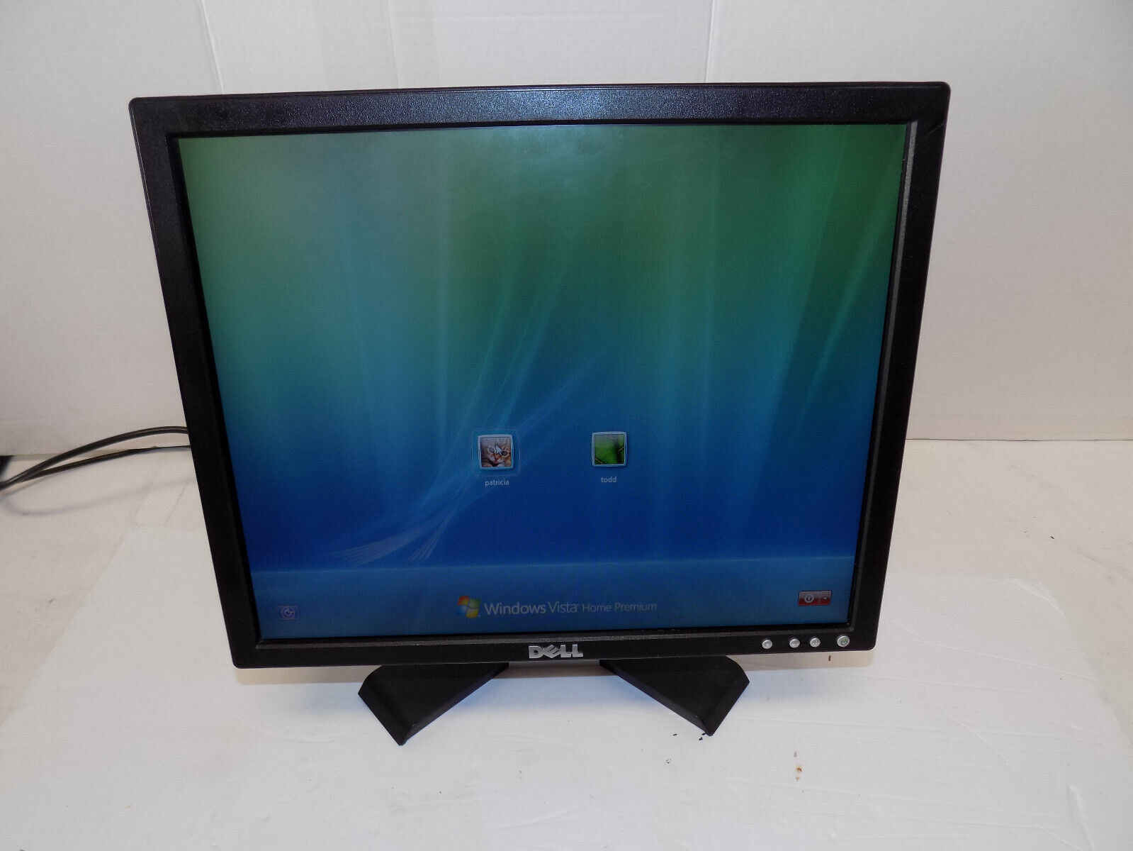 Dell E177FPF 17&quot; LCD Computer Monitor With Power Cord and VGA Cables - $44.08