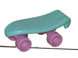 Hasbro Littlest Pet Shop Replacement 2&quot; Blue Pink Skateboard Accessory LPS #2 - £7.51 GBP
